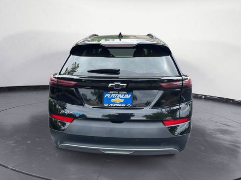 Used 2022 Chevrolet Bolt EUV LT w/ Convenience Package FWD image 4