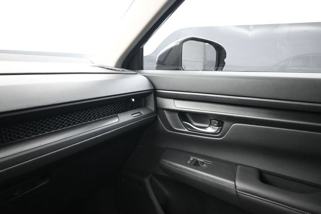 Used 2025 Honda CR-V LX image 8