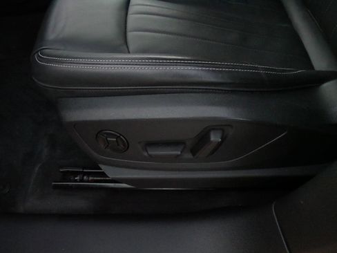Used 2022 Audi e-tron Premium w/ Convenience Plus Package image 20
