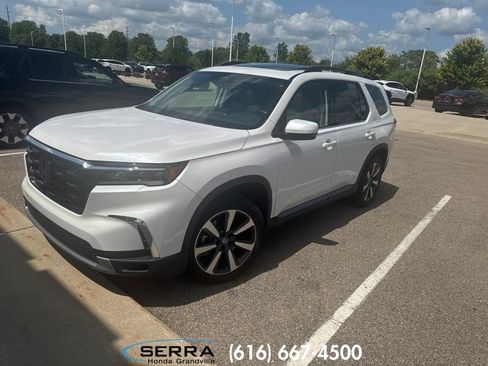 Certified 2024 Honda Pilot Touring image 1