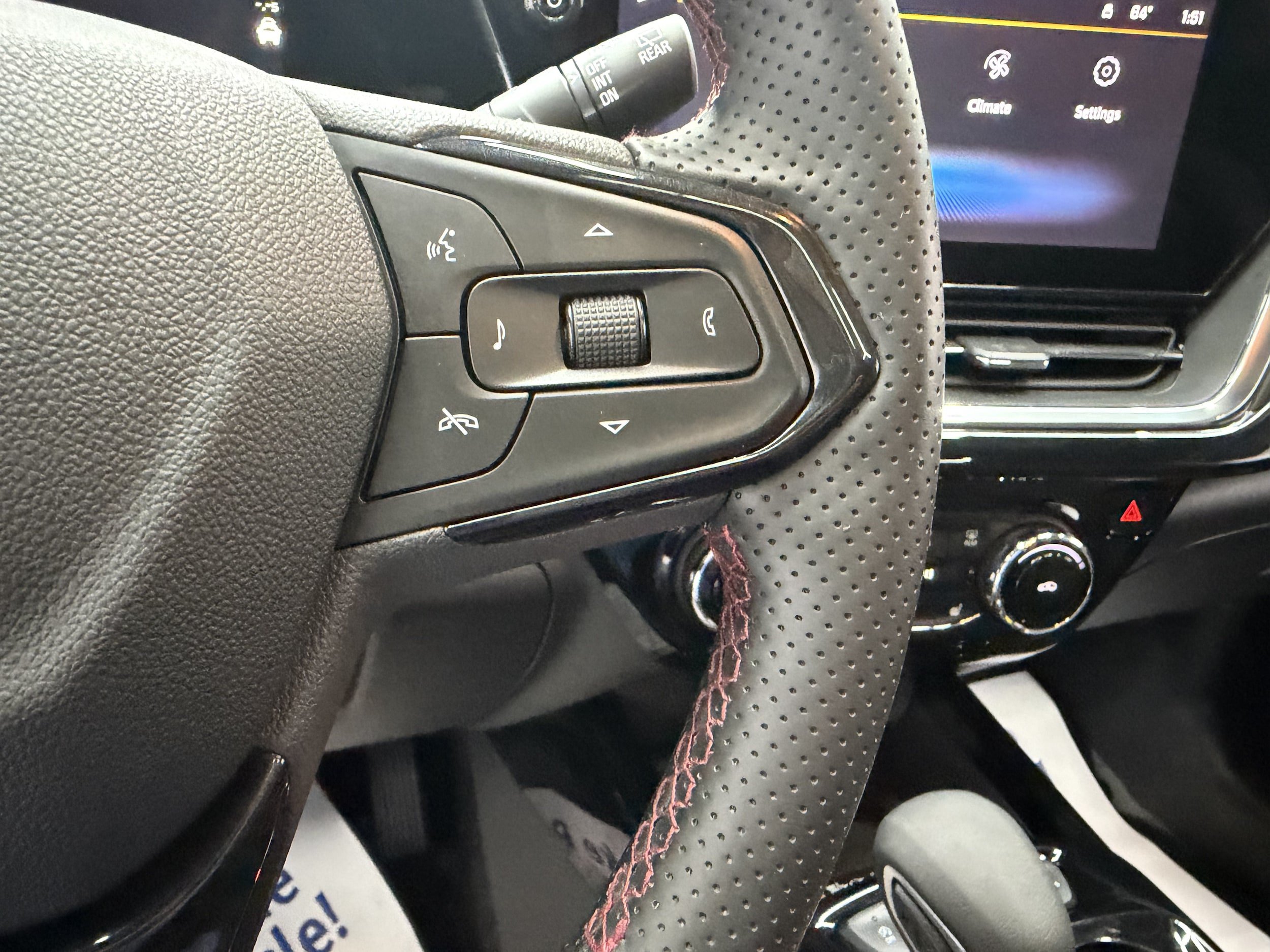 Used 2024 Chevrolet Trax RS w/ Sunroof Package FWD image 16