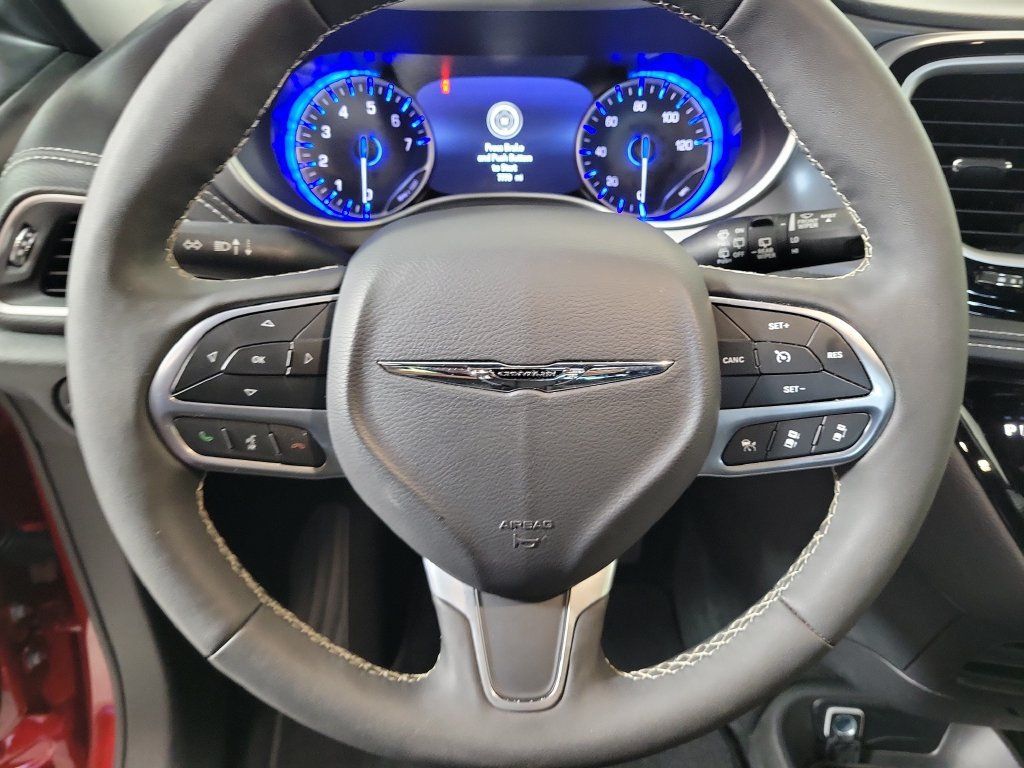 Used 2026 Chrysler Pacifica Select FWD image 15