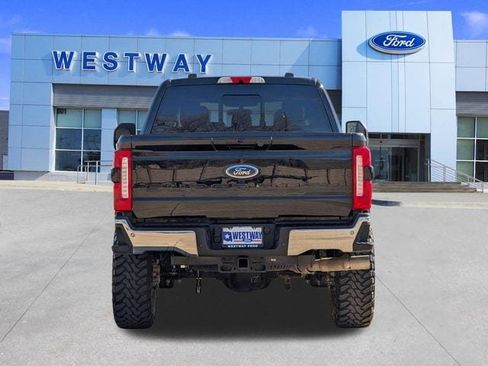 Used 2025 Ford F250 Lariat w/ Chrome Package image 4