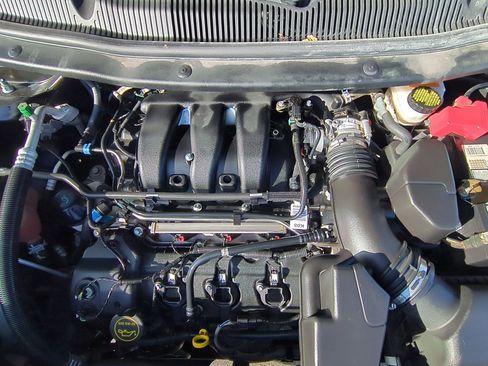 Used 2018 Ford Explorer XLT w/ Equipment Group 202A image 34