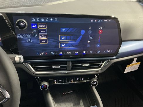 New 2026 Chevrolet Equinox EV LT image 29