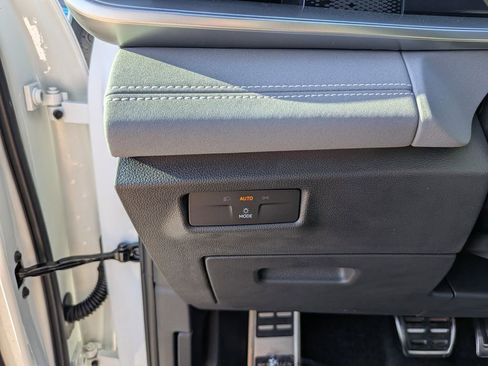 New 2026 Volkswagen Tiguan SE R-Line FWD image 20