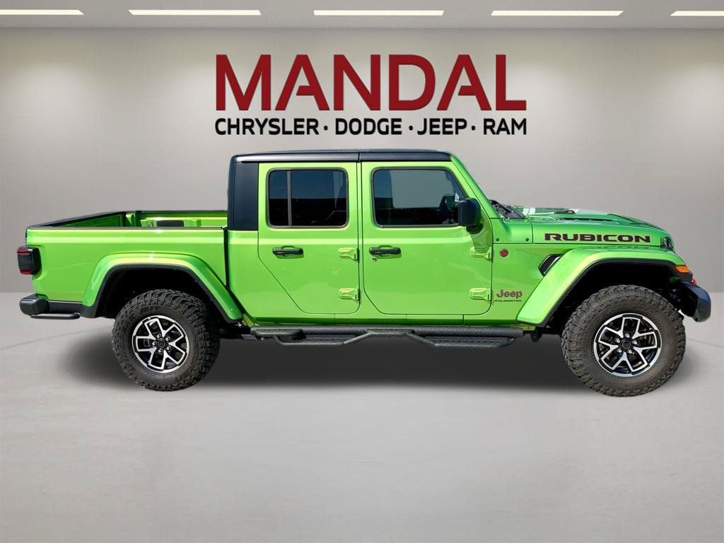 Used 2025 Jeep Gladiator Rubicon w/ Convenience Group AWD/4WD image 4