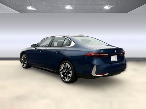 New 2026 BMW i5 eDrive40 w/ Premium Package image 3