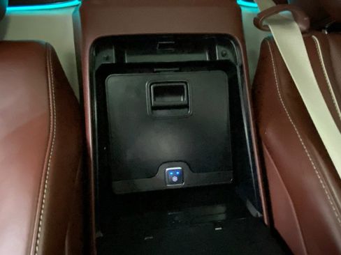 Used 2021 Mercedes-Benz Maybach GLS 600 4MATIC image 46