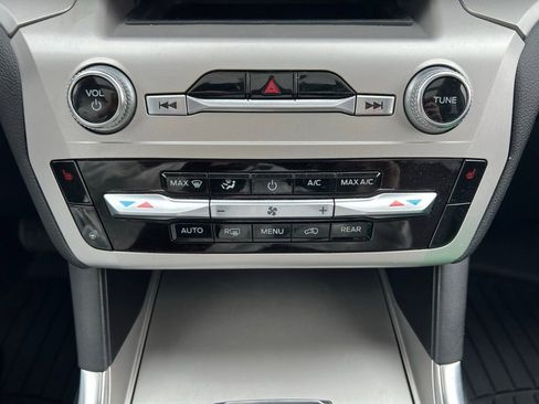 Used 2021 Ford Explorer XLT w/ Equipment Group 202A image 31