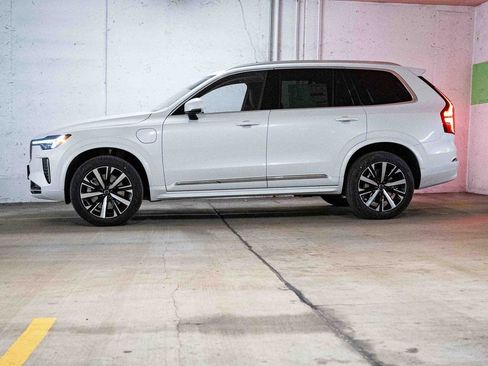 New 2025 Volvo XC90 T8 Core w/ Climate Package image 3
