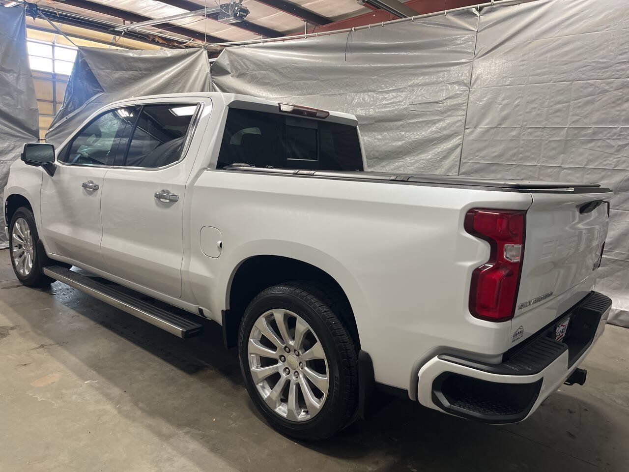 Used 2019 Chevrolet Silverado 1500 High Country w/ Technology Package AWD/4WD image 5