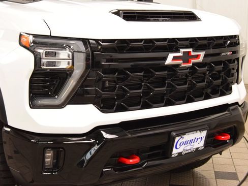 Used 2024 Chevrolet Silverado 2500 ZR2 w/ Technology Package AWD/4WD image 13