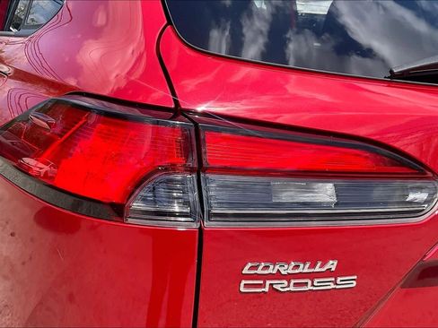 Used 2023 Toyota Corolla Cross XLE image 28