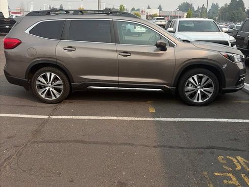 Used 2022 Subaru Ascent Limited w/ Technology Package AWD/4WD image 4