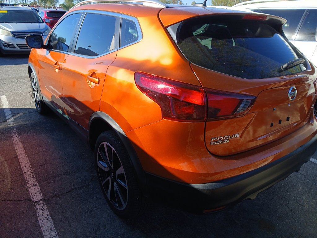 Used 2017 Nissan Rogue Sport SL w/ SL Premium Package FWD image 5