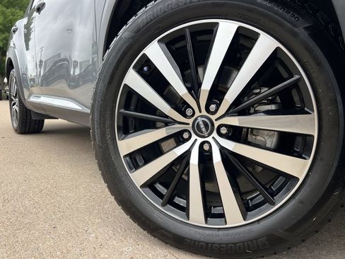 Certified 2023 Nissan Pathfinder Platinum w/ Black Appearance Package FWD image 7