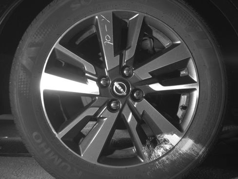 Used 2025 Nissan Versa SV image 15