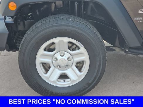 Used 2016 Jeep Wrangler Unlimited Sport w/ Connectivity Group AWD/4WD image 35