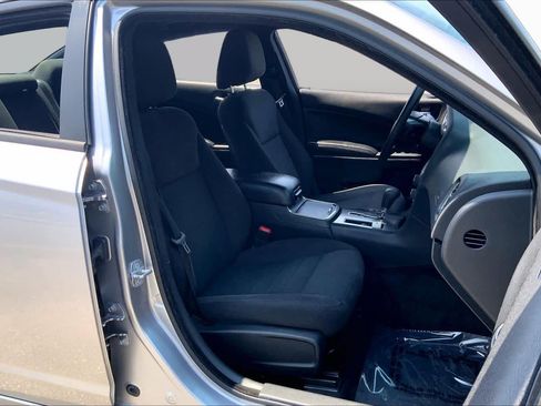 Used 2014 Dodge Charger SE RWD image 9