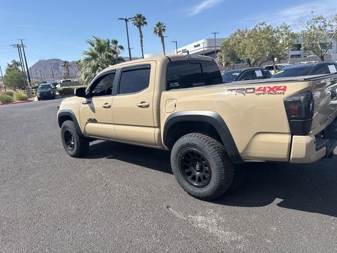 Used 2020 Toyota Tacoma TRD Off-Road w/ Technology Package AWD/4WD image 15