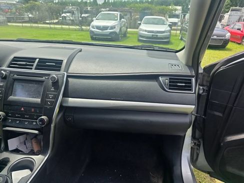 Used 2017 Toyota Camry SE FWD image 30