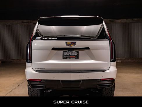 Used 2025 Cadillac Escalade ESV Sport Platinum w/ LPO, Floor Liner Package image 8