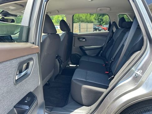 Used 2023 Nissan Rogue SV image 16