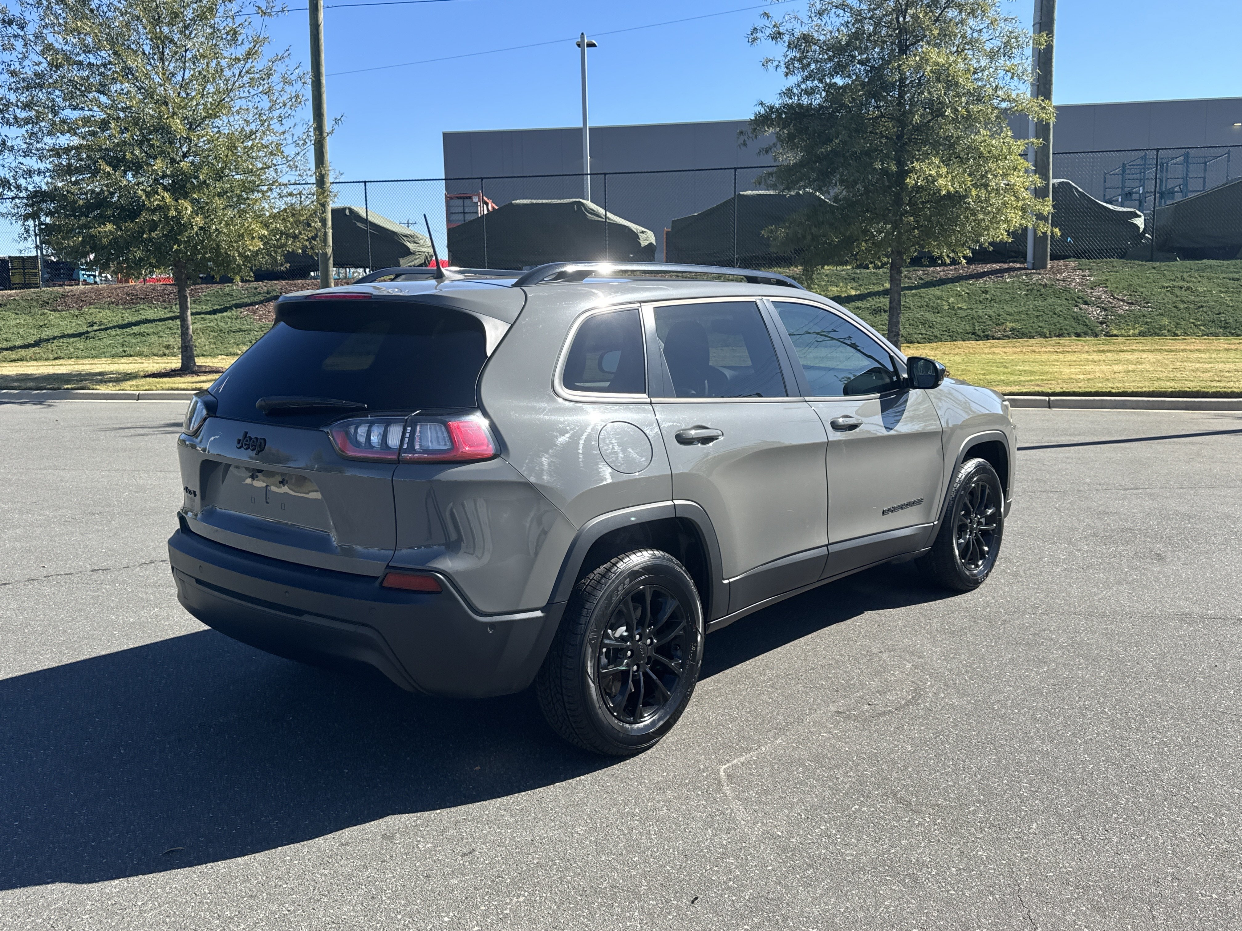Used 2023 Jeep Cherokee Altitude Lux AWD/4WD image 10