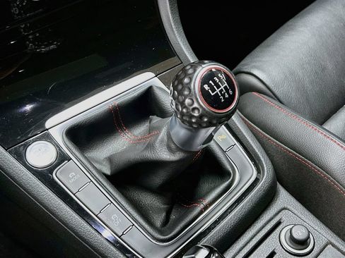 Used 2018 Volkswagen GTI Autobahn FWD image 18
