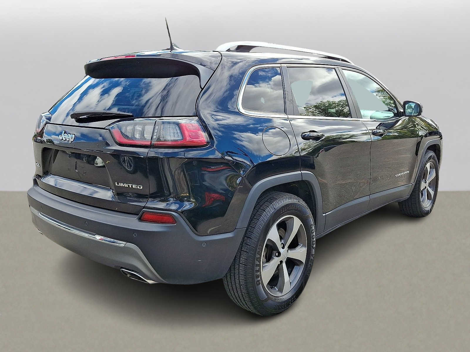 Used 2021 Jeep Cherokee Limited AWD/4WD image 31
