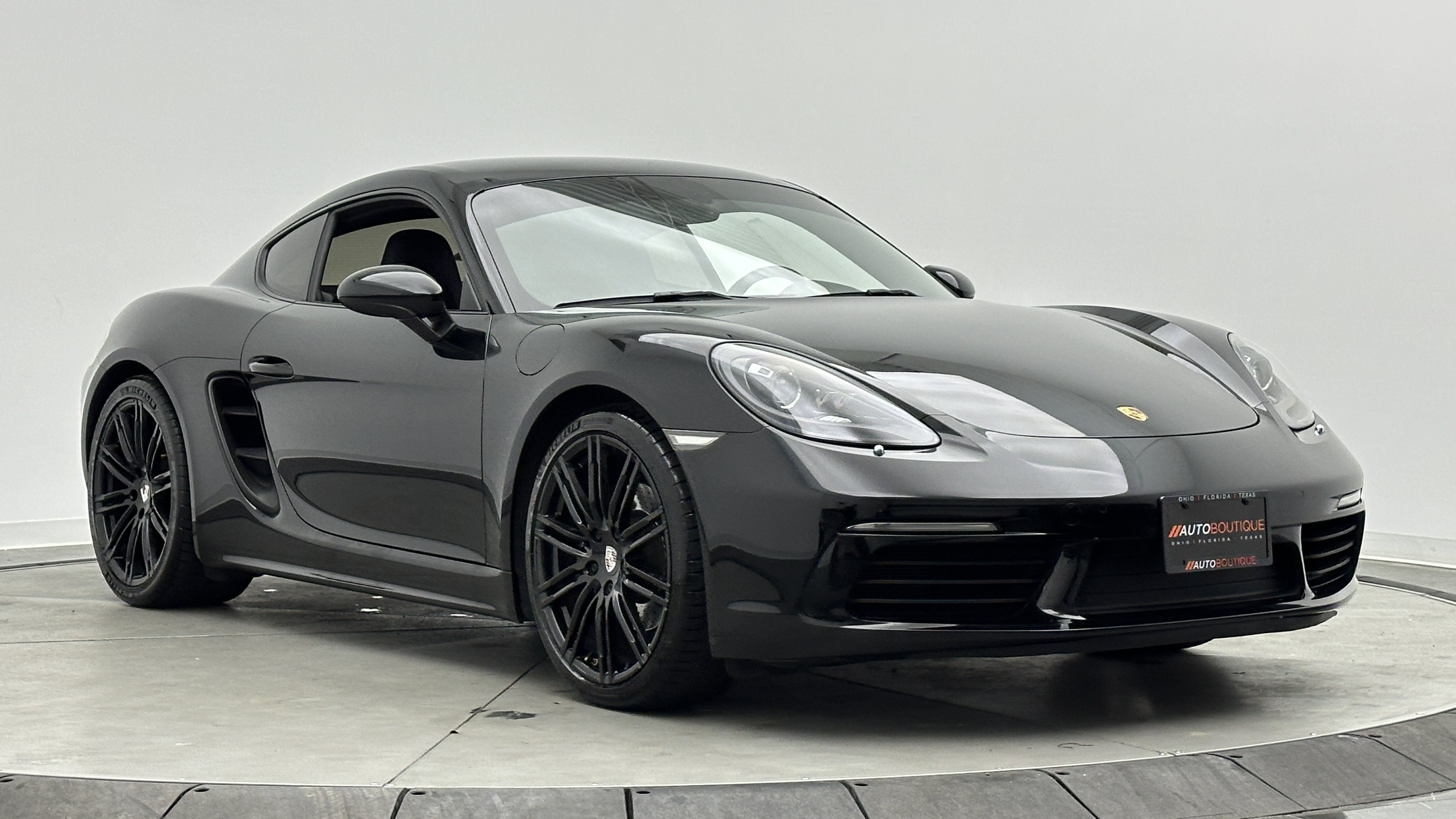 Used 2019 Porsche 718 Cayman RWD image 3