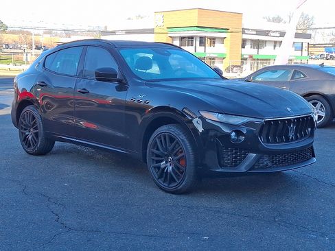 Used 2021 Maserati Levante Base image 2