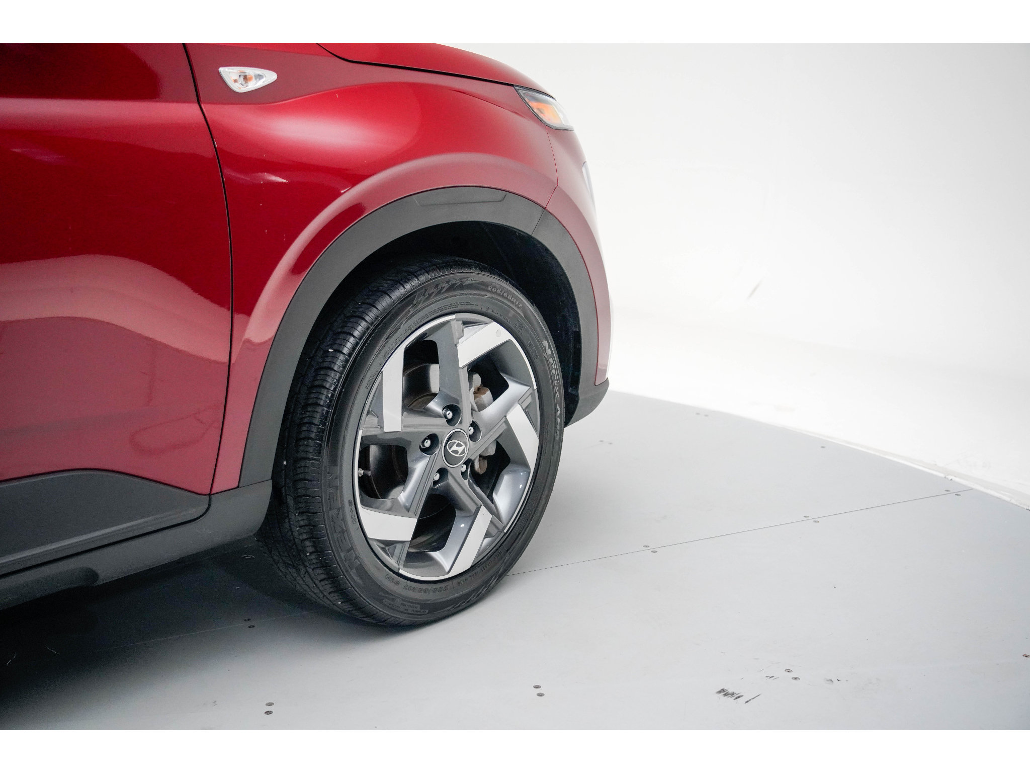 Used 2025 Hyundai Venue SEL FWD image 12
