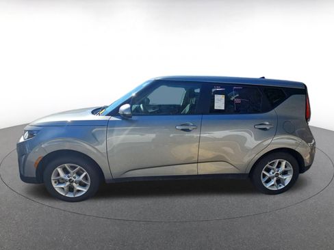 Used 2025 Kia Soul LX w/ LX Technology Package image 5