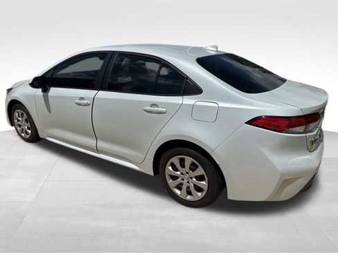 Used 2024 Toyota Corolla LE image 3