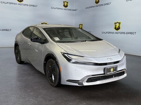 Used 2025 Toyota Prius XLE image 7