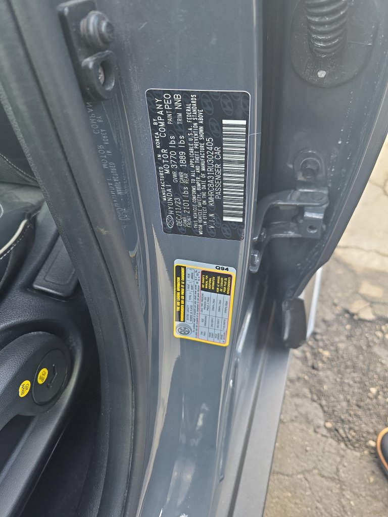Used 2024 Hyundai Venue Limited FWD image 28