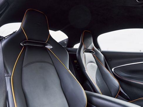 Used 2023 McLaren Artura image 38