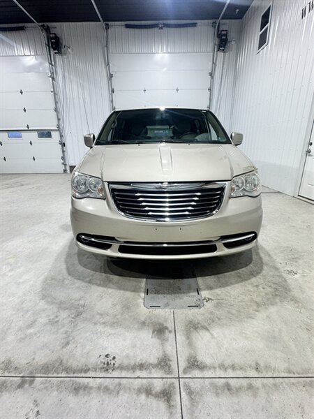 Used 2013 Chrysler Town & Country Touring FWD image 3