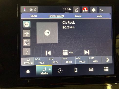 Used 2025 Jeep Compass Latitude AWD/4WD image 17