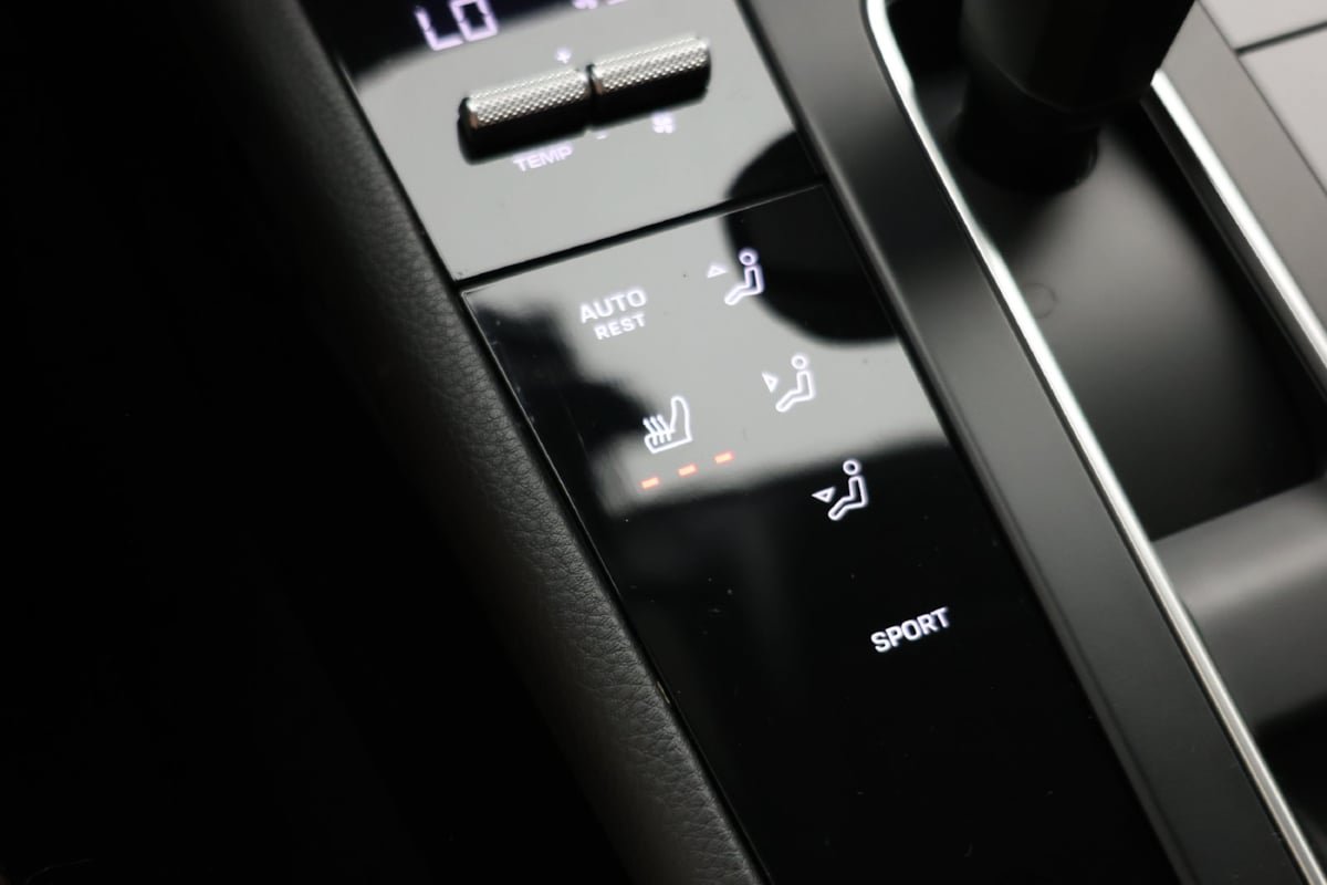 Used 2023 Porsche Macan AWD/4WD image 9