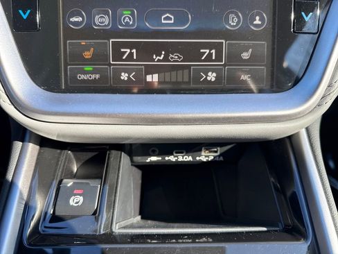 Used 2025 Subaru Outback Premium image 32
