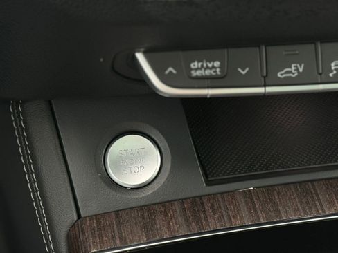 Used 2025 Audi Q5 e Premium Plus w/ Premium Plus Package image 28