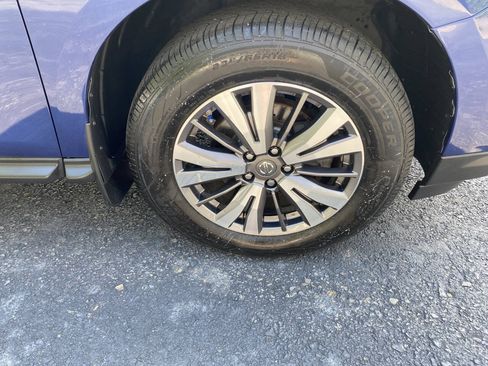 Used 2017 Nissan Pathfinder S AWD/4WD image 9