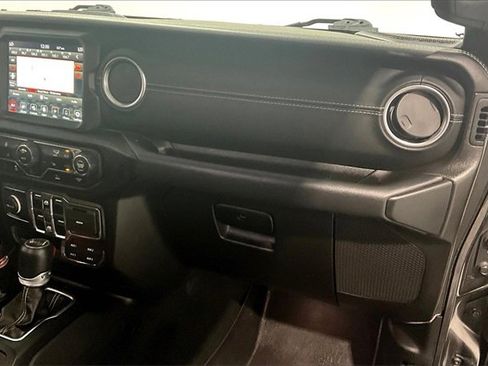 Used 2022 Jeep Wrangler Unlimited Sahara w/ Cold Weather Group image 27