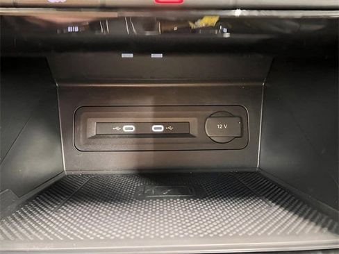 Used 2022 Volkswagen Atlas Cross Sport SEL image 28