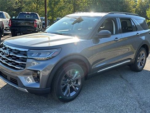 New 2025 Ford Explorer Active w/ Active Comfort Package image 2