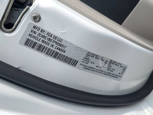 Used 2023 Chrysler Pacifica Touring-L FWD image 33