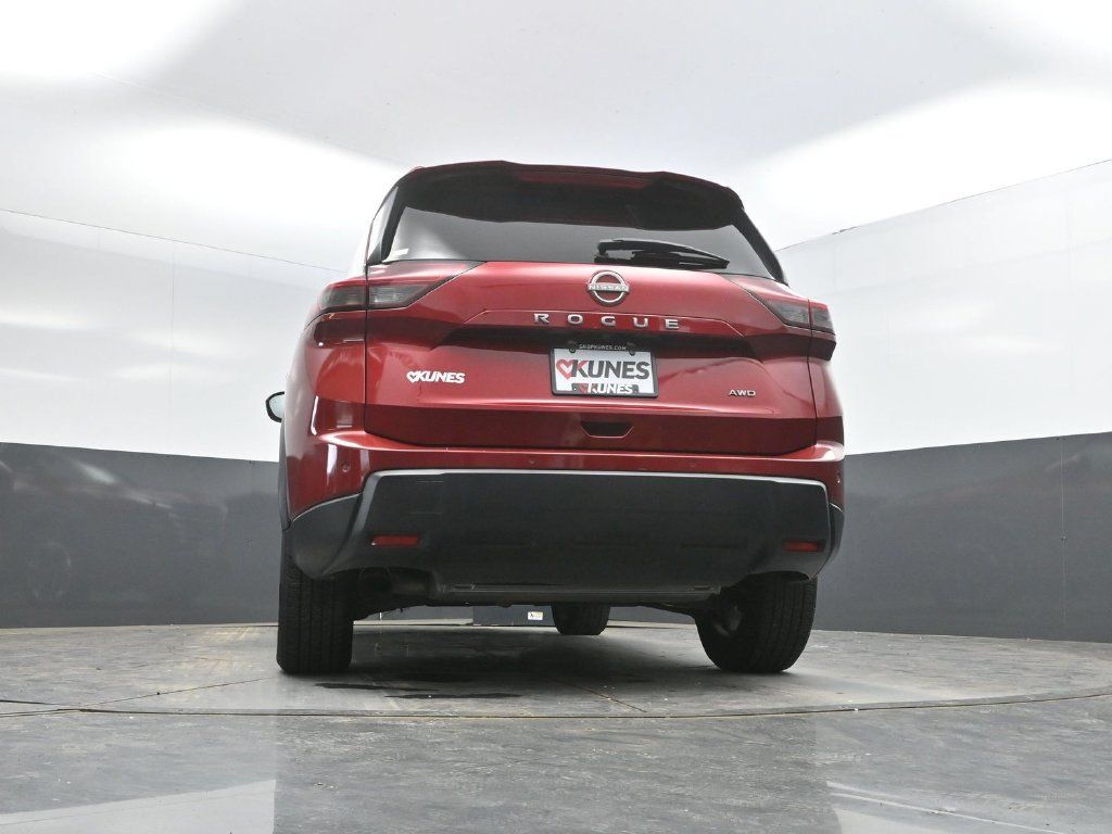 Used 2025 Nissan Rogue SV AWD/4WD image 33